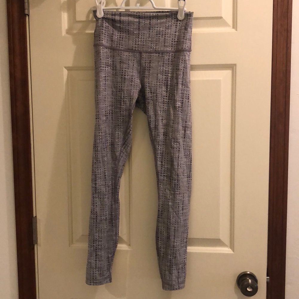 Lululemon wunder under 6 grey white print